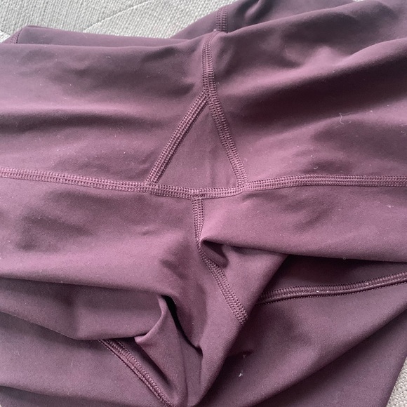 size 8 maroon Lululemon leggings - Picture 4 of 4